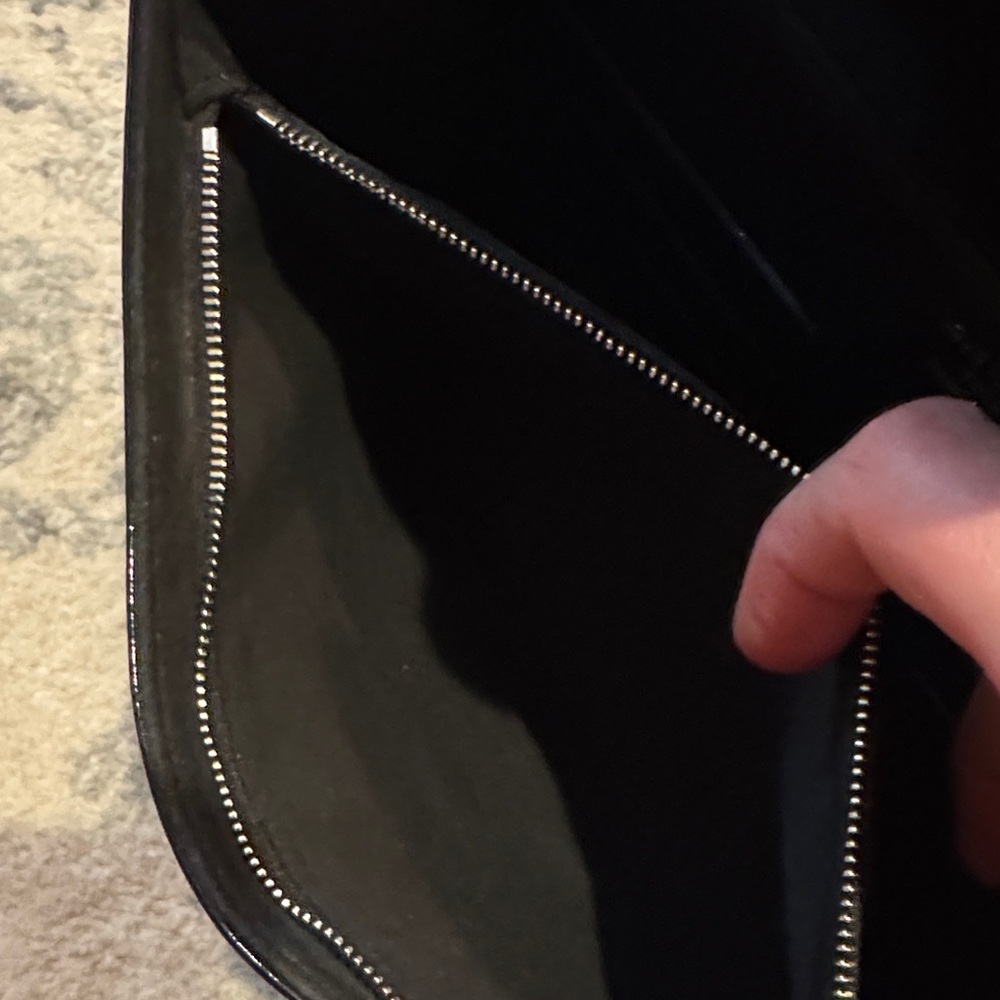 Louis Vuitton Black Authentic Women's Handbag - Picture 10 of 14